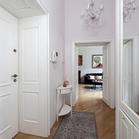 Sw Tomasza Old Town, Sun & Snow